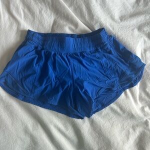 Lululemon hotty hot low rise shorts 2.5"